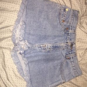 Size 5 levi shorts